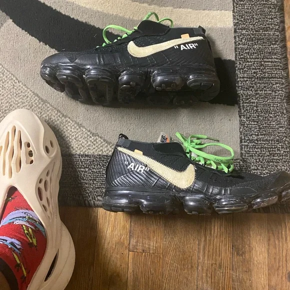 Off-white - Picture 1 of 7